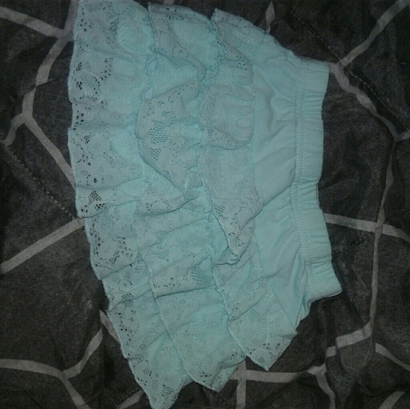 24 Month Green Lace Skirt with a floral Pattern - Picture 3 of 3